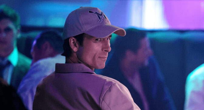 MovieZine bjuder på bio! Se Glen Powells nya thriller före alla andra