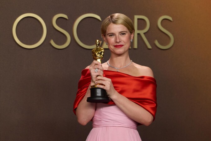 Jessie Buckley rörde biopubliken till tårar – vinner Oscar för bästa kvinnliga huvudroll
