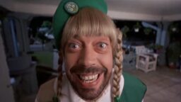 Kvällens TV-tips: Underskattad komedi från 1993 driver hejdlöst med 80-talsaction