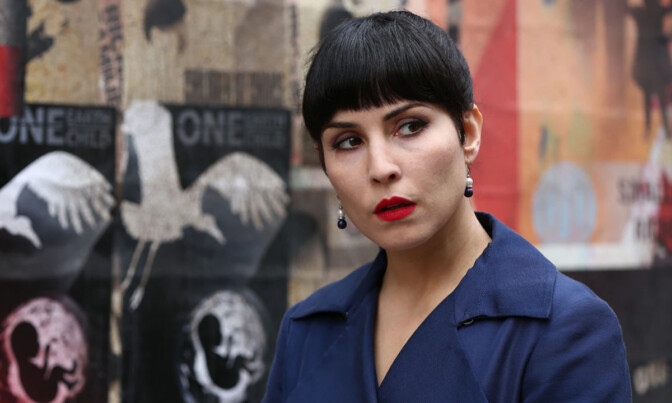 Noomi Rapace spelar 7 roller i absurd sci-fi från 2017 – streamar nu på Viaplay