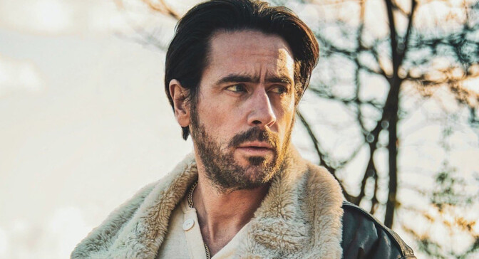 Ola Rapace spelar in erotisk thriller med ”Bridgerton”-skådisar