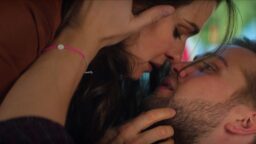 Het erotik och excentrisk humor i en lyckad dramakomedi