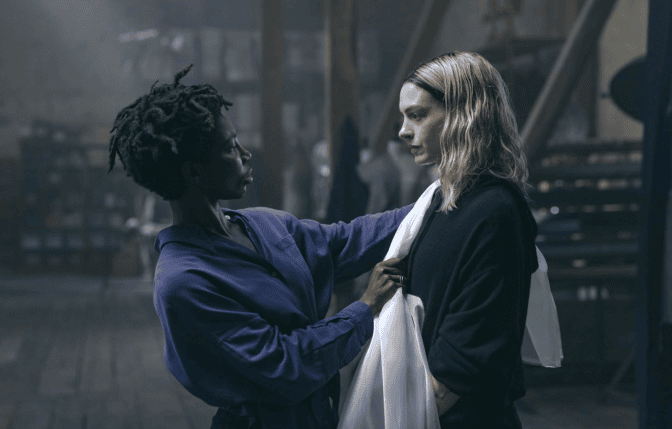 Anne Hathaway och Michaela Coel i Mother Mary
