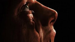 DC gör en riktigt grisig skräckfilm – se groteska första trailern för ”Clayface”