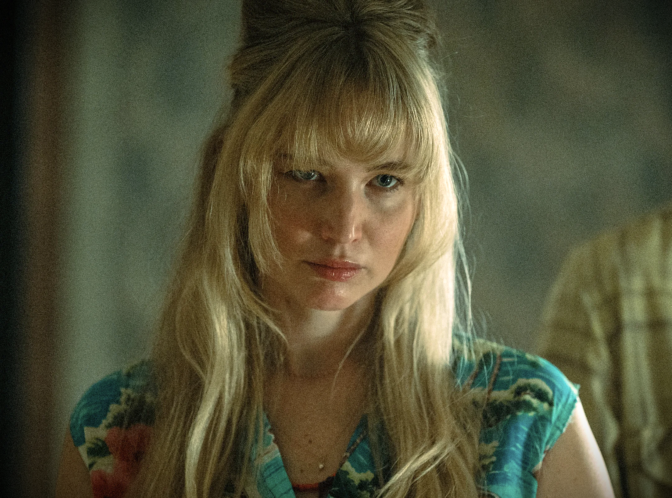 ”Jennifer Lawrence ger allt” i bisarr film om psykisk ohälsa – ute digitalt