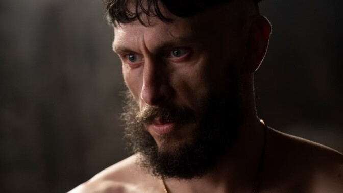 “Baby Reindeer”-skaparen oigenkännlig i första trailern för “Half Man”