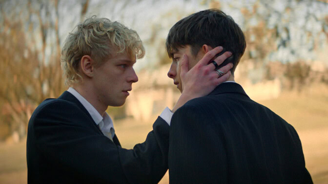 Naim (Joe Bird) och Ryan (Stacy Clausen).