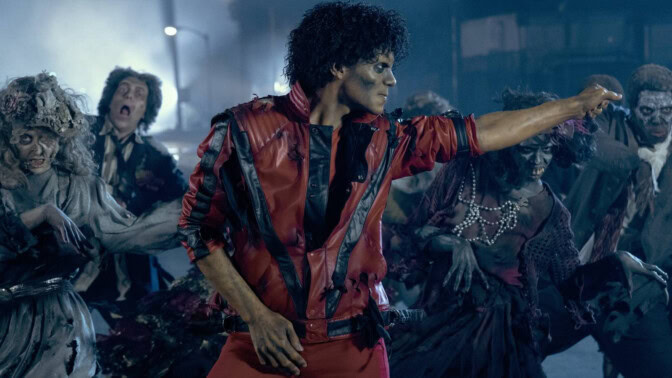 Jaafar Jackson som Michael Jackson som dansande monster i musikvideon till "Thriller" i filmen "Michael" (andas ut).