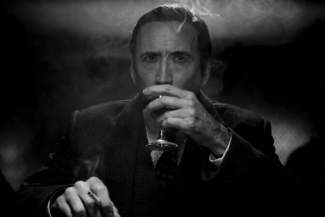 Nicolas Cage i svart/vitt.