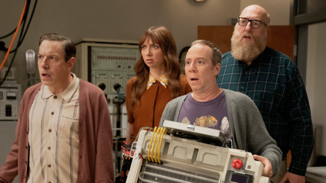 Stuart försöker rädda universum i de första bilderna från ”The Big Bang Theory”-spinoffen