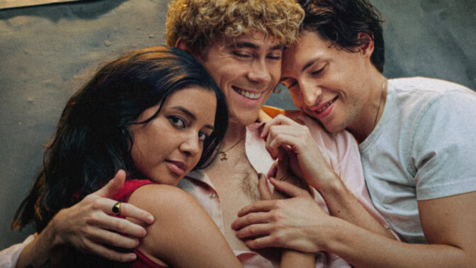 Chans på en passionerad romans? Svenska ”Trion” får en förförisk första trailer