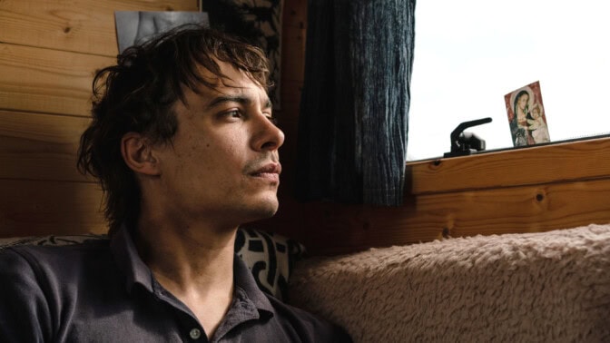 Från Cannes till bioduken – Urchin är Harris Dickinsons råa regidebut