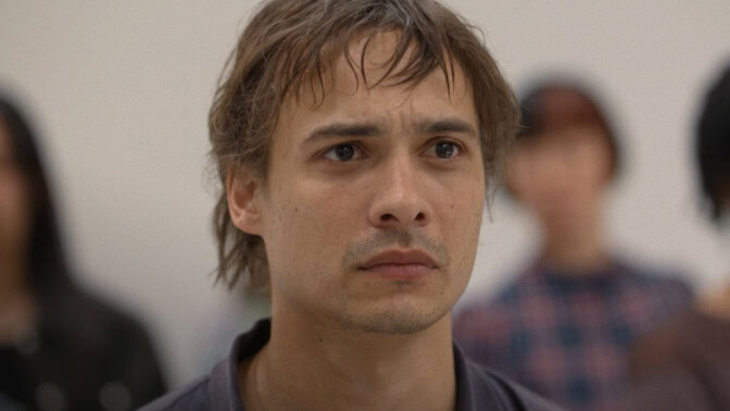 Närbild på en ung man.