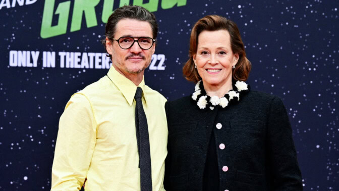 Star Wars-veteranen Pedro Pascal och sci-fi-drottningen Sigourney Weaver förenas i en galax långt, långt borta.