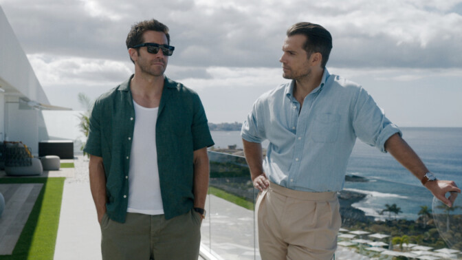 Gyllenhaal och Cavill verkar mest uttråkade i "In the Grey".