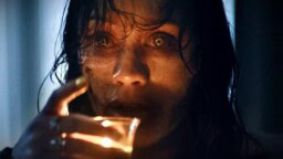 Nya ”Evil Dead Burn”-trailern tar inga fångar – levererar ond bråd död