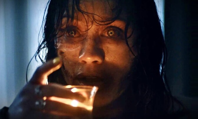 Nya ”Evil Dead Burn”-trailern tar inga fångar – levererar ond bråd död