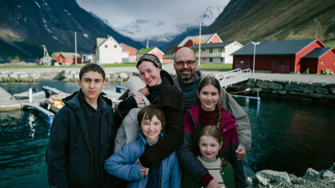 Svenska samproducenter bakom historiska succén: ”Fjord” vinner Guldpalmen i Cannes