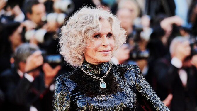 Jane Fonda skiner som vanligt vid invigningen av filmestivalen i Cannes 2026.