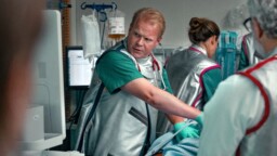 Hyllat norskt sjukhusdrama till SVT Play: ”Obehagligt att se på”