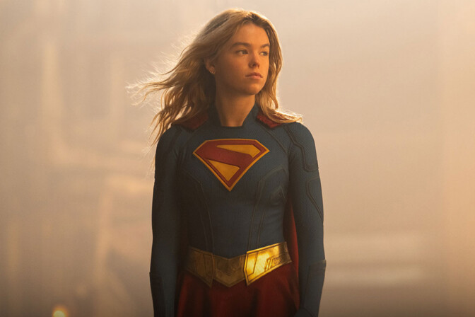 Milly Alcock i "Supergirl". 