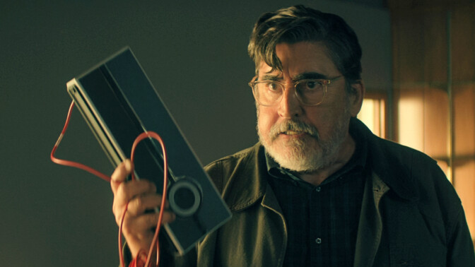 Alfred Molina.