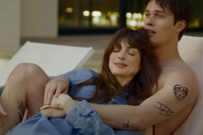 Ikväll på tv: Anne Hathaway i 2020-talets mest underskattade rom-com