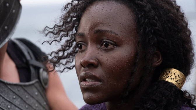 Lupita Nyong'o i sin andra roll i "The Odyssey", som Helenas syster Clytemnestra.