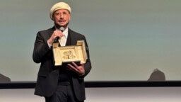 ”Det här är mycket större än en Oscar” – John Travolta efter oväntade Guldpalmen