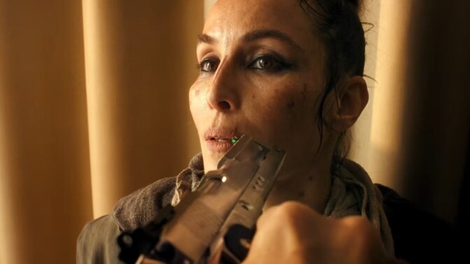 Noomi Rapace slåss mot AI i årets stora cyberpunk-film