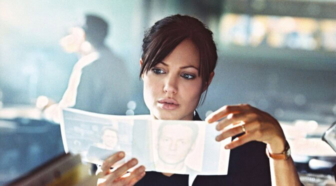 Angelina Jolie spårar seriemördare i ”riktigt läskig” thriller från 2004 – nu på Netflix
