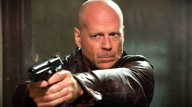 På tv ikväll: Se Bruce Willis i en av sina sista stora Hollywood-roller