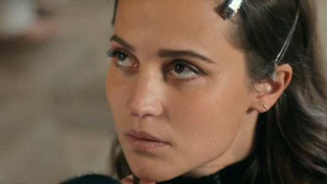 Alicia Vikander gör gåtfull Netflix-serie om manlig och modern kärlek