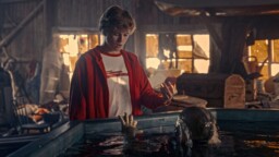 Sommarens hetaste serie är ett ”fängslande mysterium” – första avsnitten ute nu på SVT Play