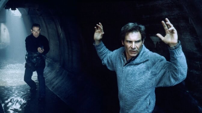 Kvällens tv-tips: Harrison Ford möter Tommy Lee Jones i intensiv katt-och-råtta-thriller från 1993