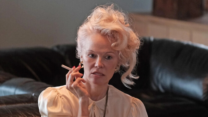 Pamela Anderson i "Rosebush Pruning"