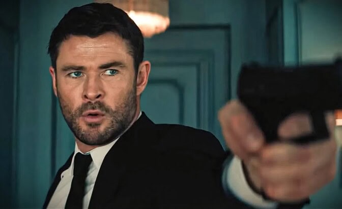 Chris Hemsworth hyllas i årets bästa heistfilm: ”Kittlande action”