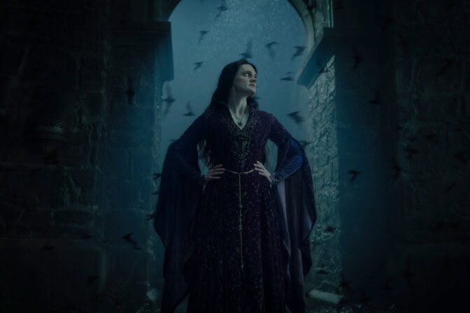 I en fantasyserie med eldsprutande drakar - är det verkligen så svårt att tro på häxornas magi då?