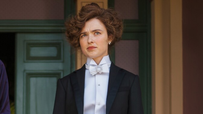 Charmigt kostymdrama på 6 avsnitt gör succé på Netflix: ”Det bästa jag sett i år”