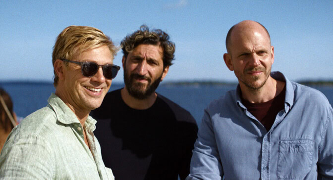 Linus Wahlgren, Fares Fares och Gustaf Skarsgård i "Arkipelag"