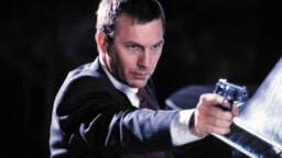 På tv ikväll: Kevin Costners thriller från 1992 sågades vid fotknölarna – underskattad?