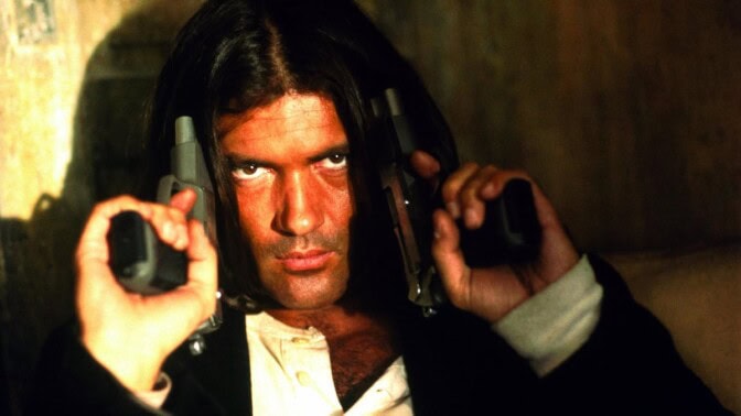 Nu på Netflix: ”Världens sexigaste film” gjorde Antonio Banderas till actionhjälte på 90-talet