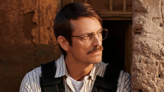 Joel Kinnaman vs Saddam Hussein i ny thrillerserie – se trailern här