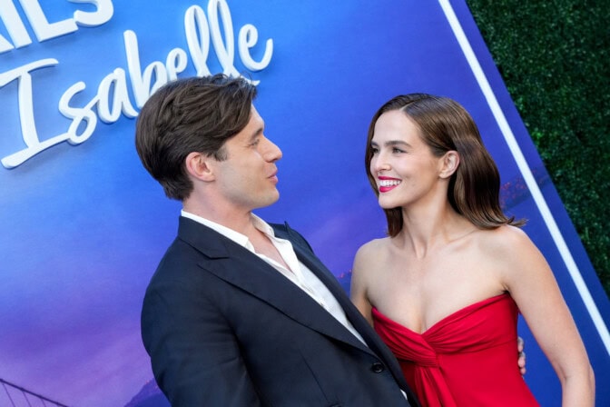 Nick Robinson och Zoey Deutch från populära "Voicemails for Isabelle"
