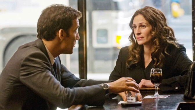 Nu på Netflix: Julia Roberts glänser som spion i läcker kuppfilm från 2009