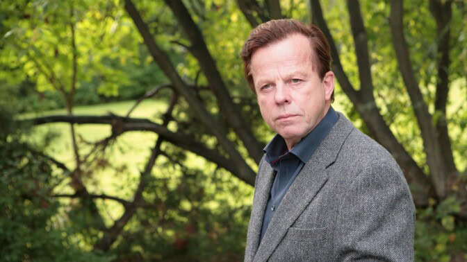 Ikväll på tv: Krister Henriksson jagar pedofil i mörk Wallander-film från 2009