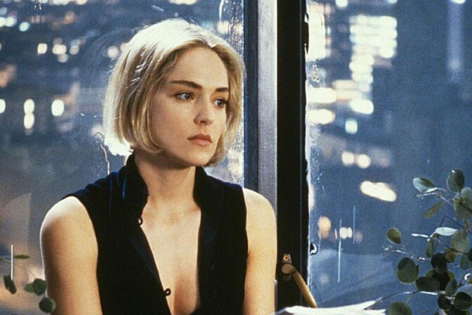 Sharon Stone sågar sin erotiska 90-talsthriller: ”Dialogen var hemsk”
