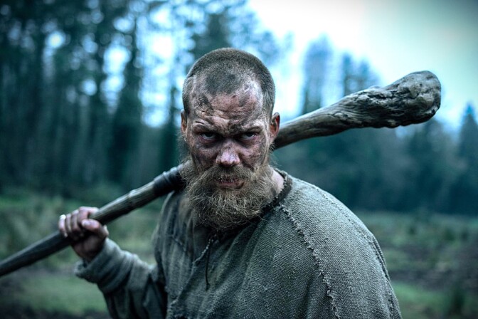 Se Bill Skarsgård i råa ”The Death of Robin Hood” – nu släpps filmen digitalt