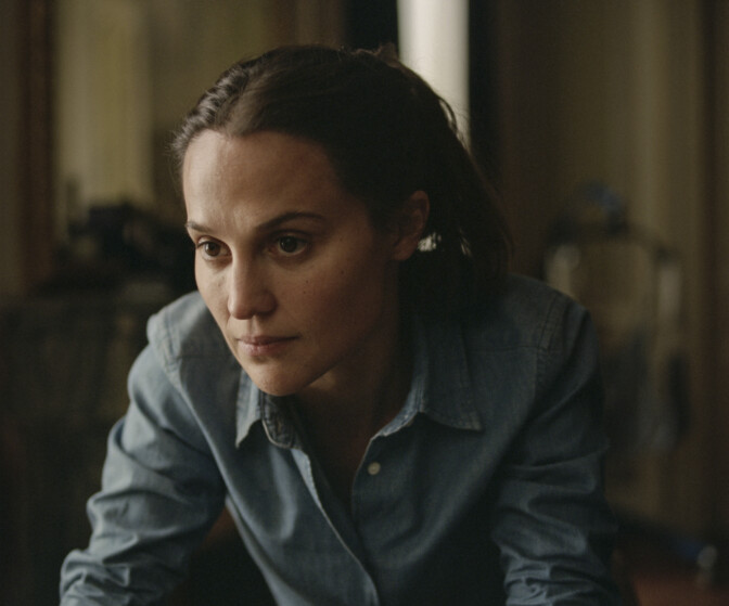 Luca Marinelli och Alicia Vikander, "The Echo Chamber", 2026