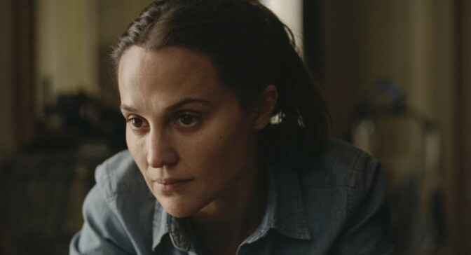 Alicia Vikander-filmen ”The Echo Chamber” får en känslostark trailer